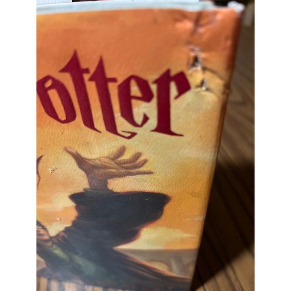 J. K. Rowling Harry Potter and the Deathly Hallows hardback book - Picture 9 of 9